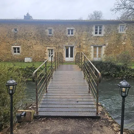 Le Petit De Cercigny Holiday home *